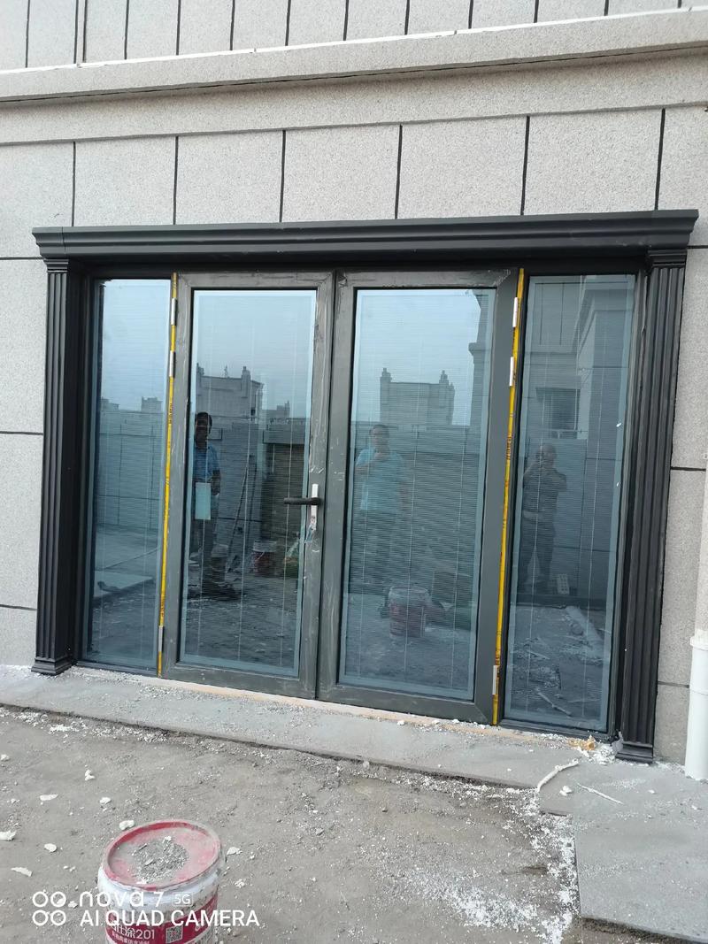 伟昌80隔音对开门现场安装实录 从效果图到施工实拍的品质见证